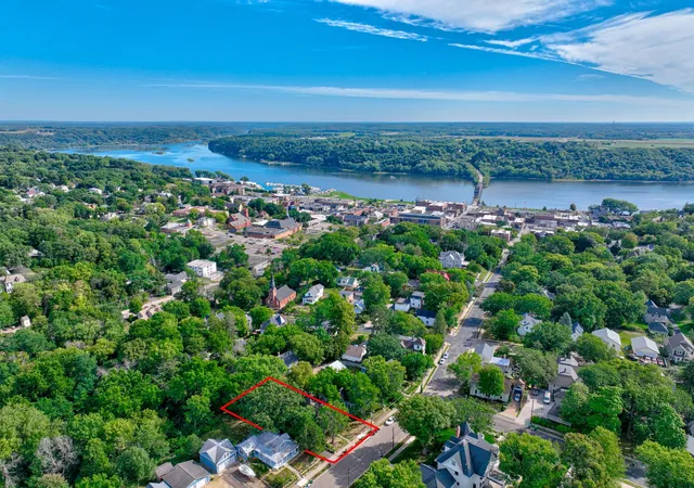 Photo 3 of Sale Pending at 510 Olive St W, Stillwater, MN 55082 | MLS# 7132290 | Listing updated on 2026-09-07