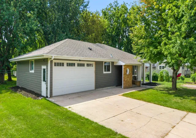 Photo 3 of Sale Pending at 208 4th St Sw, New Prague, MN 56071 | MLS# 7132303 | Listing updated on 2026-08-29