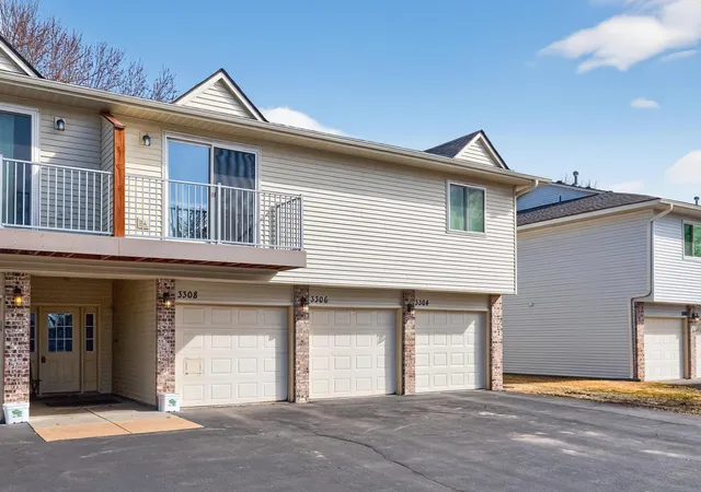 3rd image of 3306 Greenbrier St #3306D, Vadnais Heights, MN 55127 | MLS# 7132320