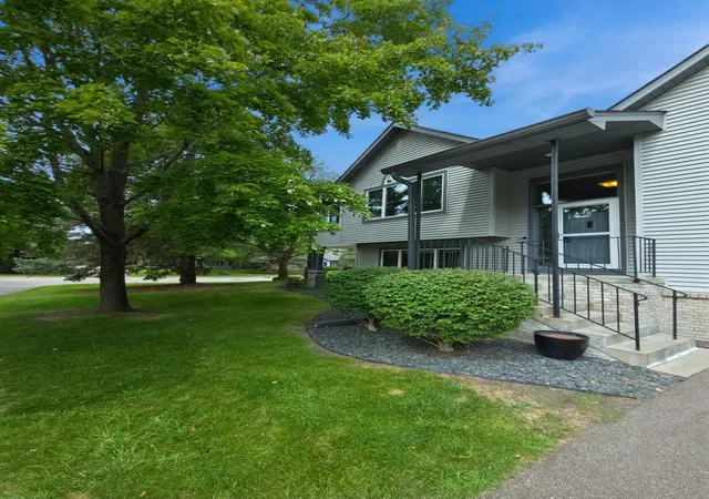Photo 2 of Single family home for sale at 2552 Manitou Ln, White Bear Lake, MN 55110 | MLS# 7132328 | Listing updated on 2026-10-01