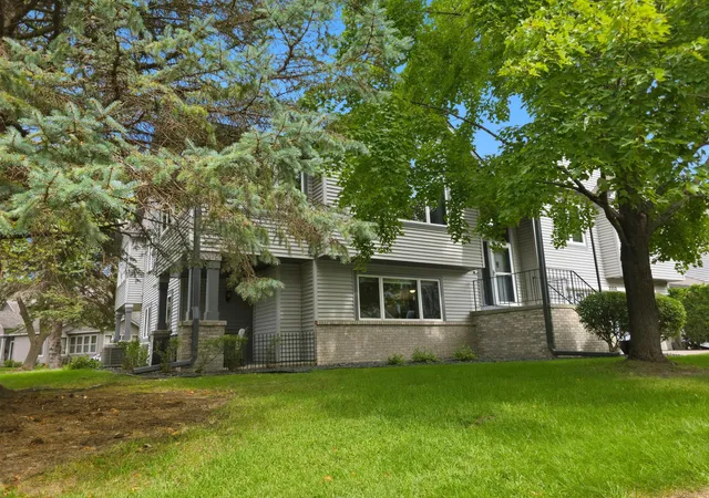 Photo 3 of Single family home for sale at 2552 Manitou Ln, White Bear Lake, MN 55110 | MLS# 7132328 | Listing updated on 2026-10-01
