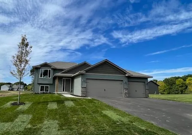 Photo 1 of Single family home for sale at 3423 Maple Dr S, Cambridge, MN 55008 | MLS# 7132348 | Listing updated on 2026-10-01