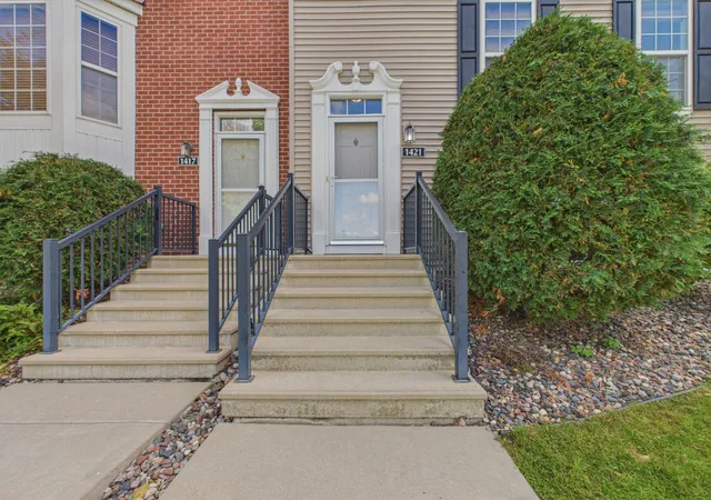 Photo 3 of Single family home for sale at 1421 Coneflower Ln, Shakopee, MN 55379 | MLS# 7132373 | Listing updated on 2026-09-29