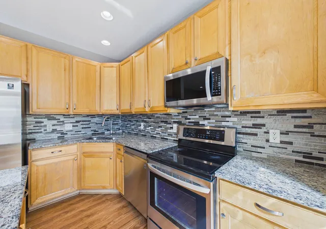 Photo 3 of Single family home for sale at 1421 Coneflower Ln, Shakopee, MN 55379 | MLS# 7132373 | Listing updated on 2026-09-29