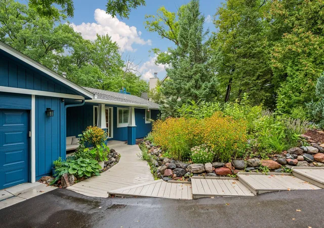 Photo 3 of Sale Pending at 8756 Walton Oaks Dr, Bloomington, MN 55438 | MLS# 7132382 | Listing updated on 2026-09-28