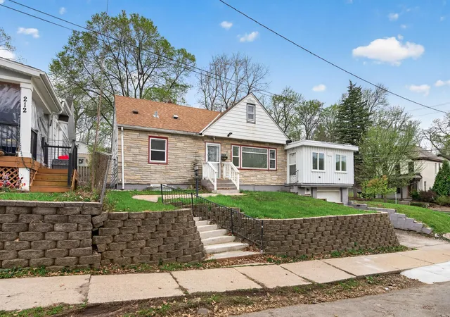 1st image of 200 Belvidere St E, Saint Paul, MN 55107 | MLS# 7132393