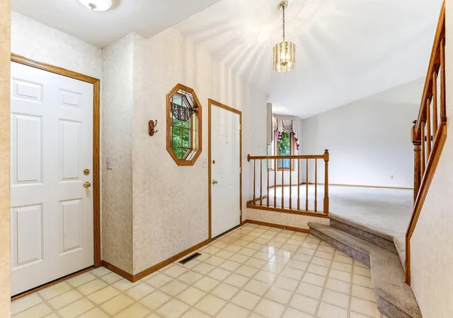 image of 4916 Helmo Ave N, Oakdale, MN 55128 | MLS# 7132400