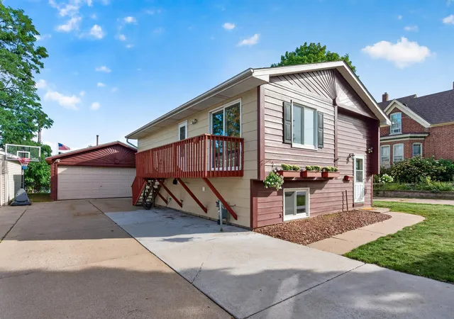 Photo 2 of Single family home for sale at 2715 10th Avenue E, Saint Paul, MN 55109 | MLS# 7132419 | Listing updated on 2026-09-30