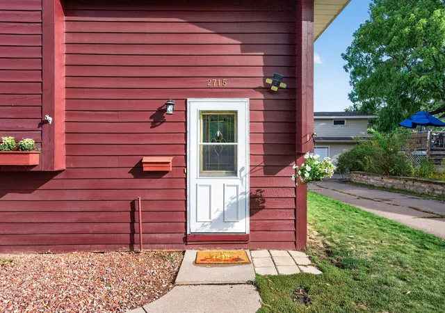 Photo 3 of Single family home for sale at 2715 10th Avenue E, Saint Paul, MN 55109 | MLS# 7132419 | Listing updated on 2026-09-30