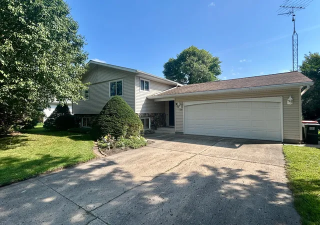 Photo 1 of Single family home for sale at 913 High Ave, Gaylord, MN 55334 | MLS# 7132493 | Listing updated on 2026-09-21