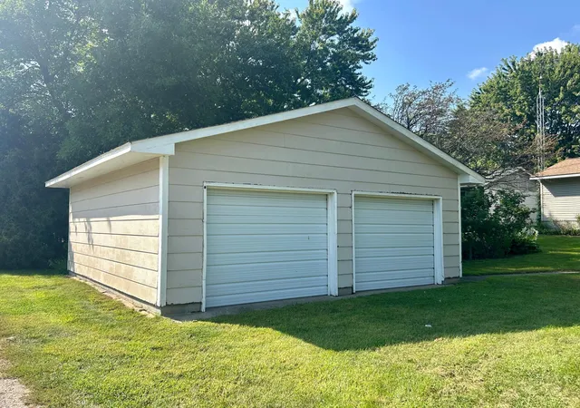 Photo 3 of Single family home for sale at 913 High Ave, Gaylord, MN 55334 | MLS# 7132493 | Listing updated on 2026-09-21
