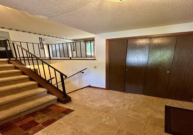 Photo 4 of Single family home for sale at 913 High Ave, Gaylord, MN 55334 | MLS# 7132493 | Listing updated on 2026-09-21