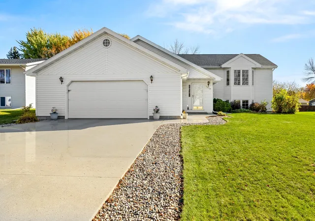 Photo 1 of Single family home for sale at 1519 Sunset Blvd, Hawley, MN 56549 | MLS# 7132530 | Listing updated on 2026-10-22