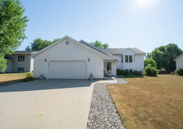 Photo 2 of Single family home for sale at 1519 Sunset Blvd, Hawley, MN 56549 | MLS# 7132530 | Listing updated on 2026-08-28