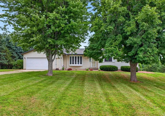 Photo 2 of Single family home for sale at 524 10th Avenue Se, Byron, MN 55920 | MLS# 7132536 | Listing updated on 2026-09-05