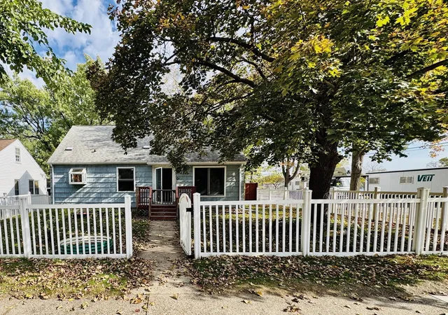 Photo 1 of Single family home for sale at 1444 Saint Albans St N, Saint Paul, MN 55117 | MLS# 7132542 | Listing updated on 2026-10-19