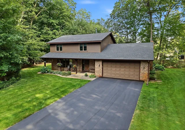 Photo 1 of Sale Pending at 5665 Star Cir, Shorewood, MN 55331 | MLS# 7132543 | Listing updated on 2026-09-02