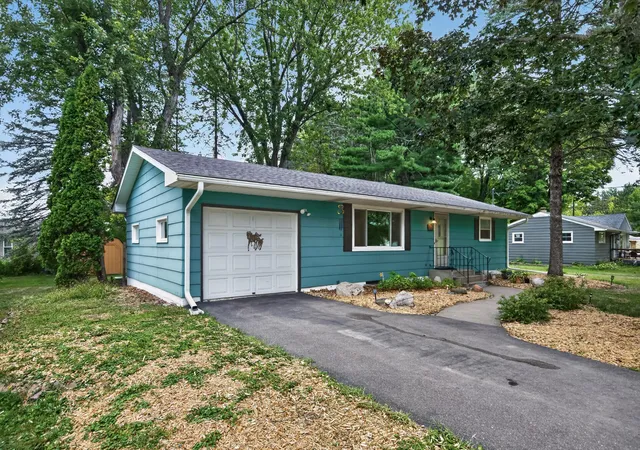 Photo 3 of Single family home for sale at 13282 Andrews Ave, Lindstrom, MN 55045 | MLS# 7132546 | Listing updated on 2026-10-07