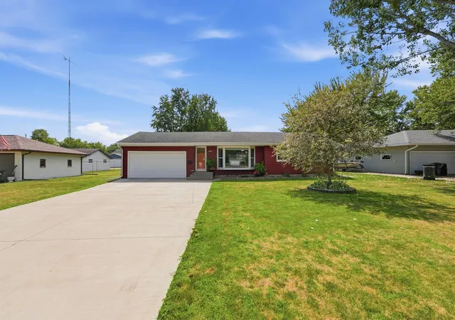Photo 1 of Single family home for sale at 1008 1st St S, Cold Spring, MN 56320 | MLS# 7132548 | Listing updated on 2026-09-28