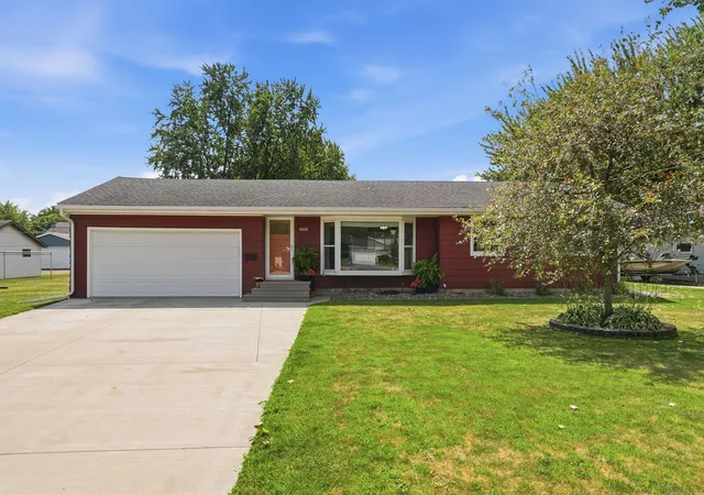 Photo 2 of Single family home for sale at 1008 1st St S, Cold Spring, MN 56320 | MLS# 7132548 | Listing updated on 2026-09-28