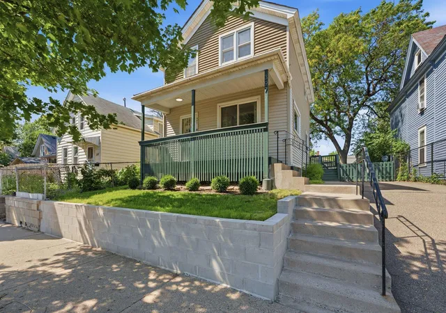 1st image of 397 Thomas Ave, Saint Paul, MN 55103 | MLS# 7132567