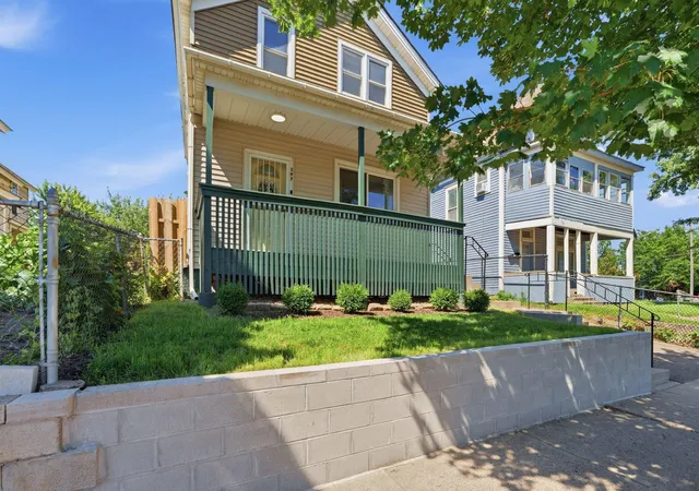 3rd image of 397 Thomas Ave, Saint Paul, MN 55103 | MLS# 7132567