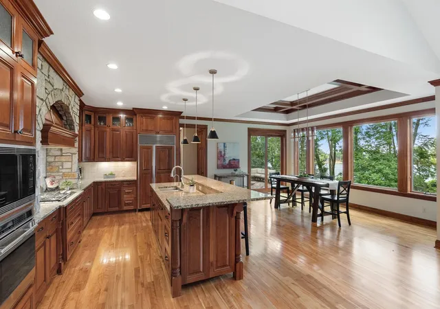 Photo 4 of Single family home for sale at 2180 Crestview Dr, Excelsior, MN 55331 | MLS# 7132576 | Listing updated on 2026-10-06