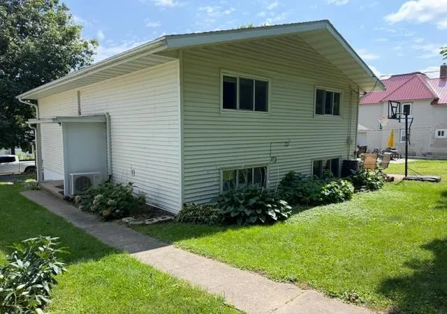 Photo 3 of Single family home for sale at 109 Oak St S, Mabel, MN 55954 | MLS# 7132583 | Listing updated on 2026-08-25