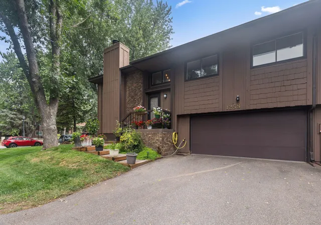 Photo 2 of Single family home for sale at 1258 Bridle Path Ct, White Bear Lake, MN 55110 | MLS# 7132603 | Listing updated on 2026-09-03
