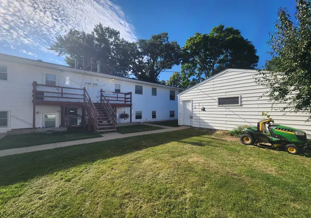 2nd image of 408 N Everett St, Le Roy, MN 55951