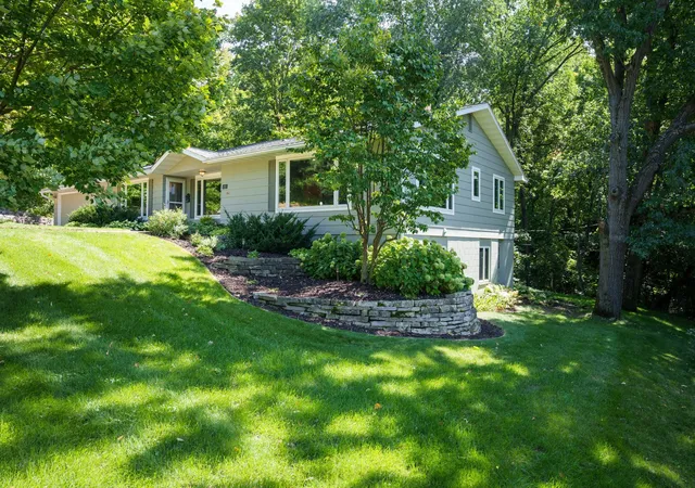 Photo 3 of Single family home for sale at 111 W Colvill St, Cannon Falls, MN 55009 | MLS# 7132628 | Listing updated on 2026-09-30