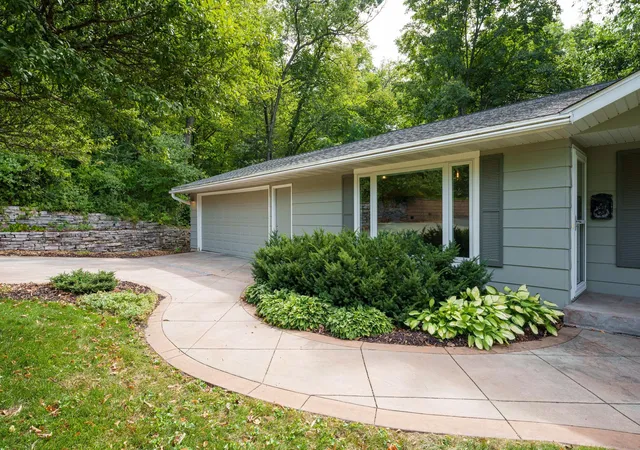 Photo 4 of Single family home for sale at 111 W Colvill St, Cannon Falls, MN 55009 | MLS# 7132628 | Listing updated on 2026-09-30