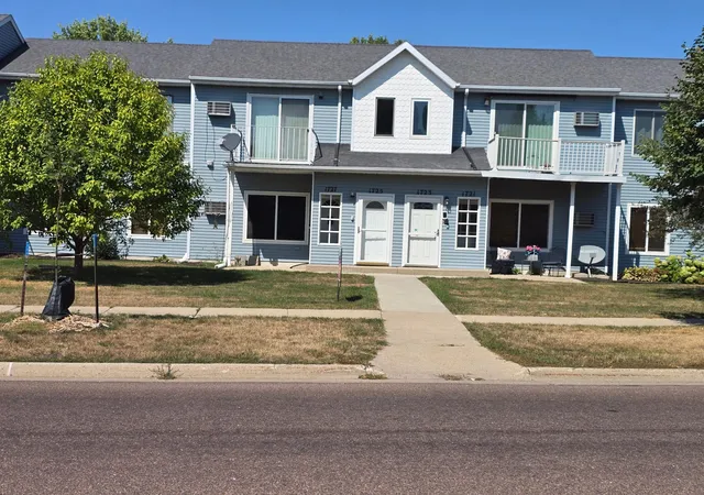 1st image of 1727 27th Ave S, Fargo, ND 58103 | MLS# 7132631
