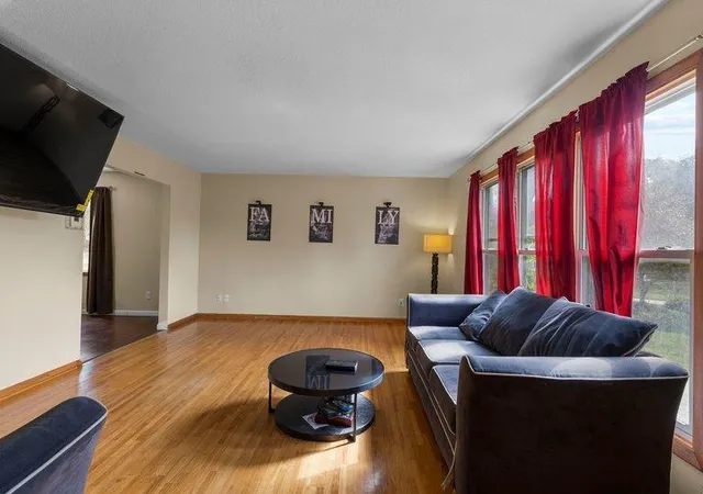 Photo 4 of Single family home for sale at 395 Kingston Ave, Saint Paul, MN 55117 | MLS# 7132639 | Listing updated on 2026-10-03
