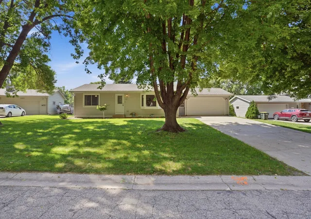 2nd image of 1217 27th St Nw, Willmar, MN 56201 | MLS# 7132660