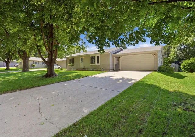 Photo 4 of Sale Pending at 1217 27Th St Nw, Willmar, MN 56201 | MLS# 7132660 | Listing updated on 2026-10-12