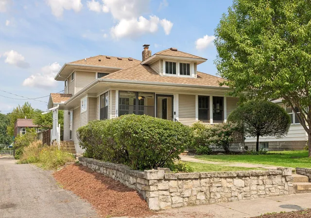 2nd image of 2043 Berkeley Ave, Saint Paul, MN 55105 | MLS# 7132673