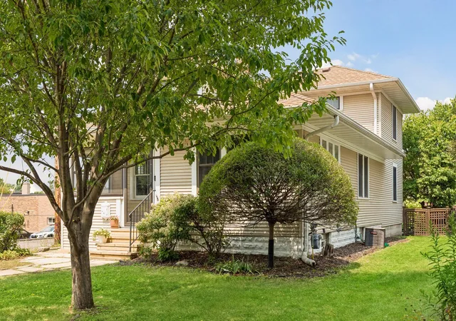 3rd image of 2043 Berkeley Ave, Saint Paul, MN 55105 | MLS# 7132673