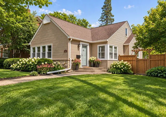 Photo 1 of Single family home for sale at 1821 Bohland Ave, Saint Paul, MN 55116 | MLS# 7132678 | Listing updated on 2026-10-09