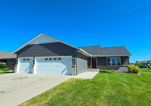 Photo 1 of Single family home for sale at 416 Torrey Pines Dr, Mankato, MN 56001 | MLS# 7132687 | Listing updated on 2026-09-02