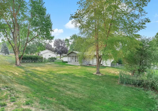 23rd image of 104 Meadow Cir N, Burnsville, MN 55337 | MLS# 7132691