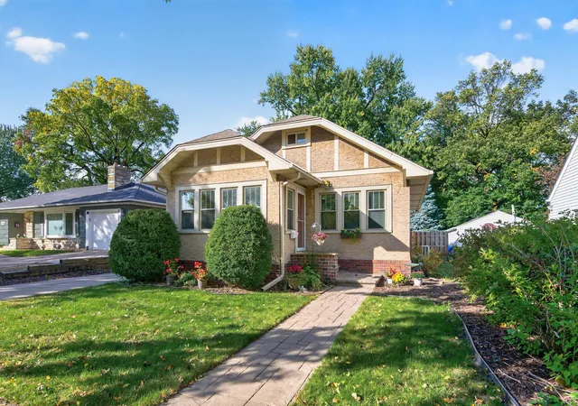 Photo 1 of Single family home for sale at 953 Hall Ave, Saint Paul, MN 55118 | MLS# 7132695 | Listing updated on 2026-10-22