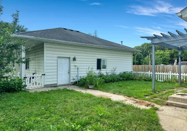 Photo 4 of Single family home for sale at 420 Highland Rd, Willmar, MN 56201 | MLS# 7132716 | Listing updated on 2026-08-25