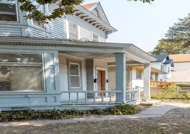 Photo 3 of Single family home for sale at 677 Sims Ave, Saint Paul, MN 55106 | MLS# 7132733 | Listing updated on 2026-10-15