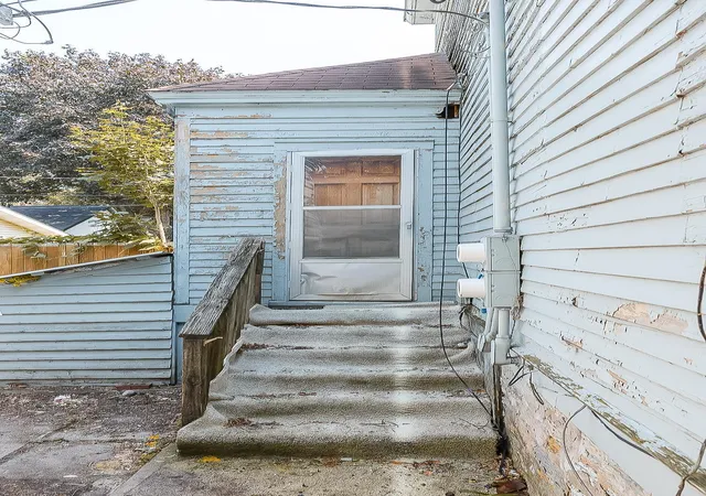 Photo 4 of Single family home for sale at 677 Sims Ave, Saint Paul, MN 55106 | MLS# 7132733 | Listing updated on 2026-10-15