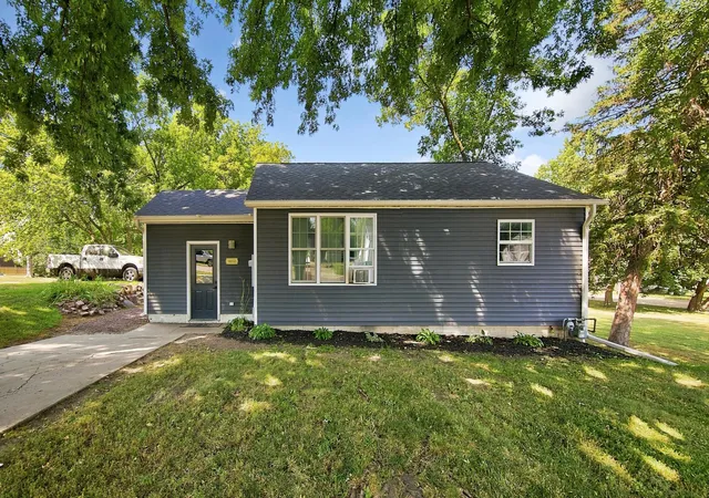 Photo 1 of Sale Pending at 1052 Miller Ave, Windom, MN 56101 | MLS# 7132748 | Listing updated on 2026-09-21