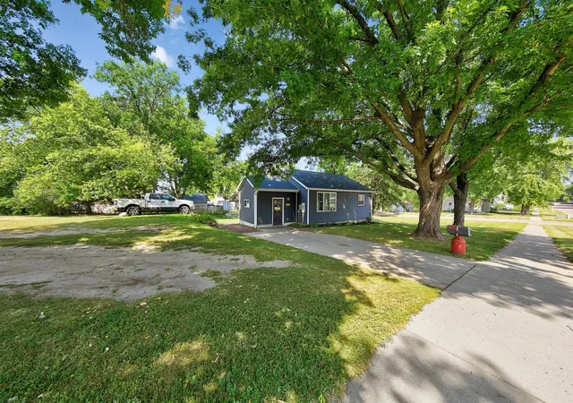 Photo 3 of Sale Pending at 1052 Miller Ave, Windom, MN 56101 | MLS# 7132748 | Listing updated on 2026-09-21