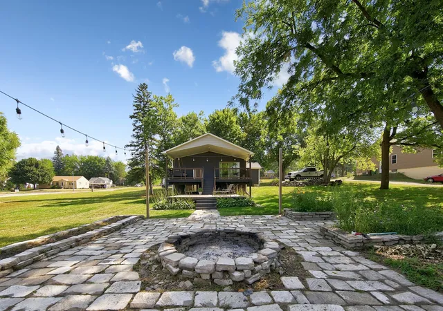 Photo 3 of Sale Pending at 1052 Miller Ave, Windom, MN 56101 | MLS# 7132748 | Listing updated on 2026-09-21