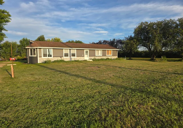 1st image of 1011 90th Ave, Pipestone, MN 56164 | MLS# 7132778