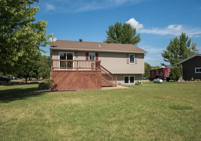 Photo 3 of Single family home for sale at 621 Southview Dr, Hendrum, MN 56550 | MLS# 7132816 | Listing updated on 2026-10-16
